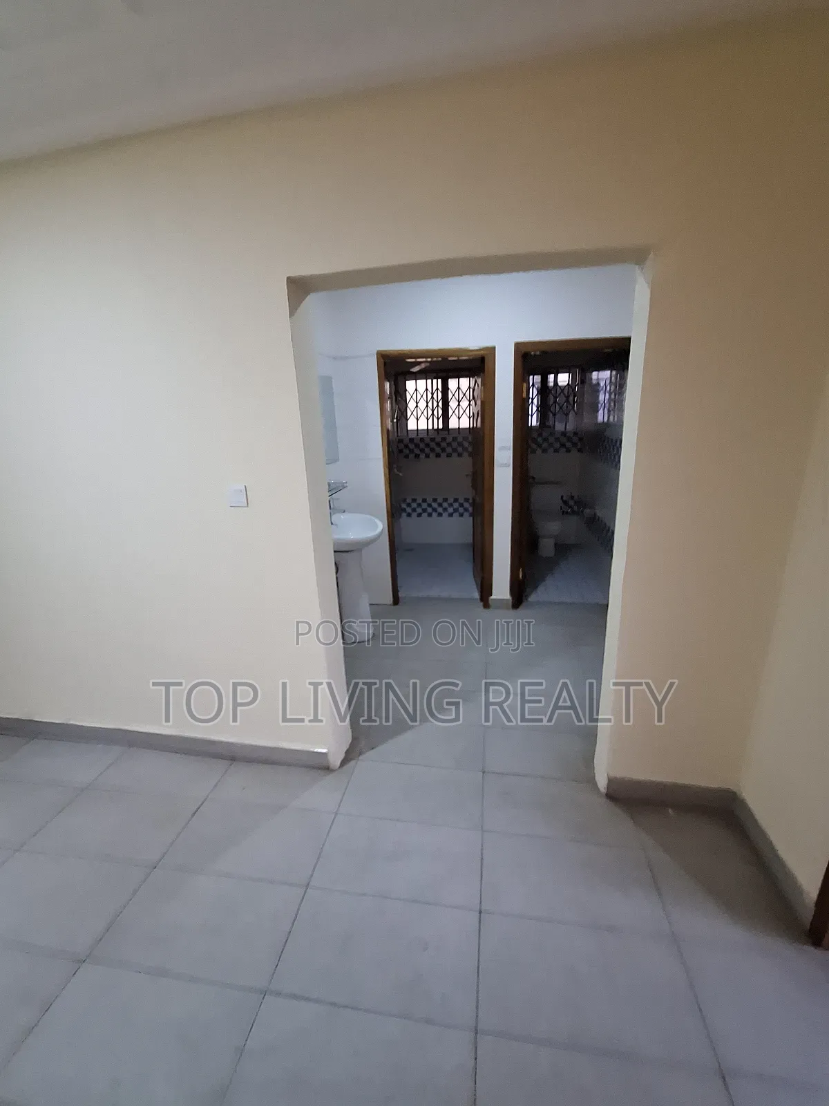 3bdrm Apartment in Ashaley Botwe for rent