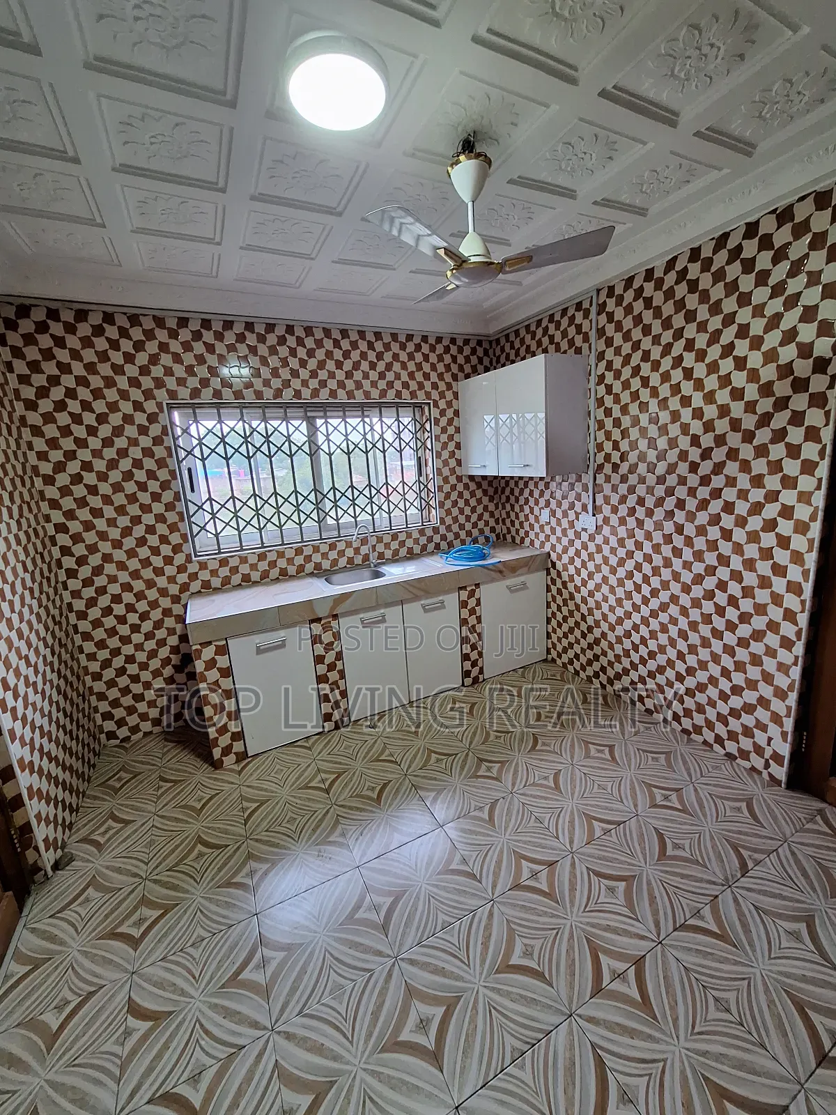 3bdrm Apartment in Ashaley Botwe for rent
