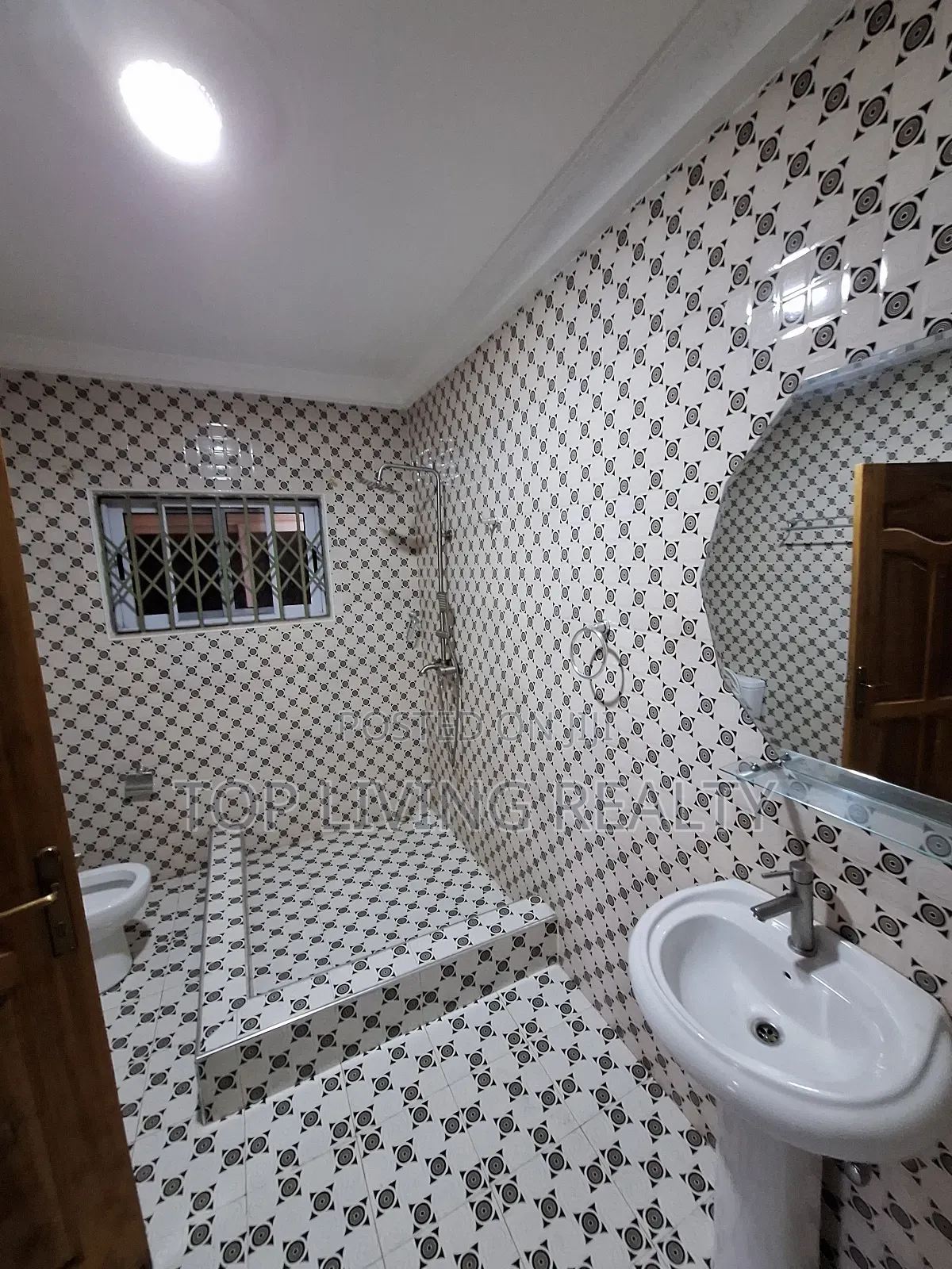 3bdrm Apartment in Ashaley Botwe for rent