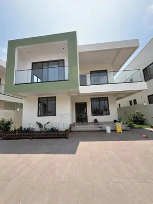 5bdrm House in Adjiriganor for sale