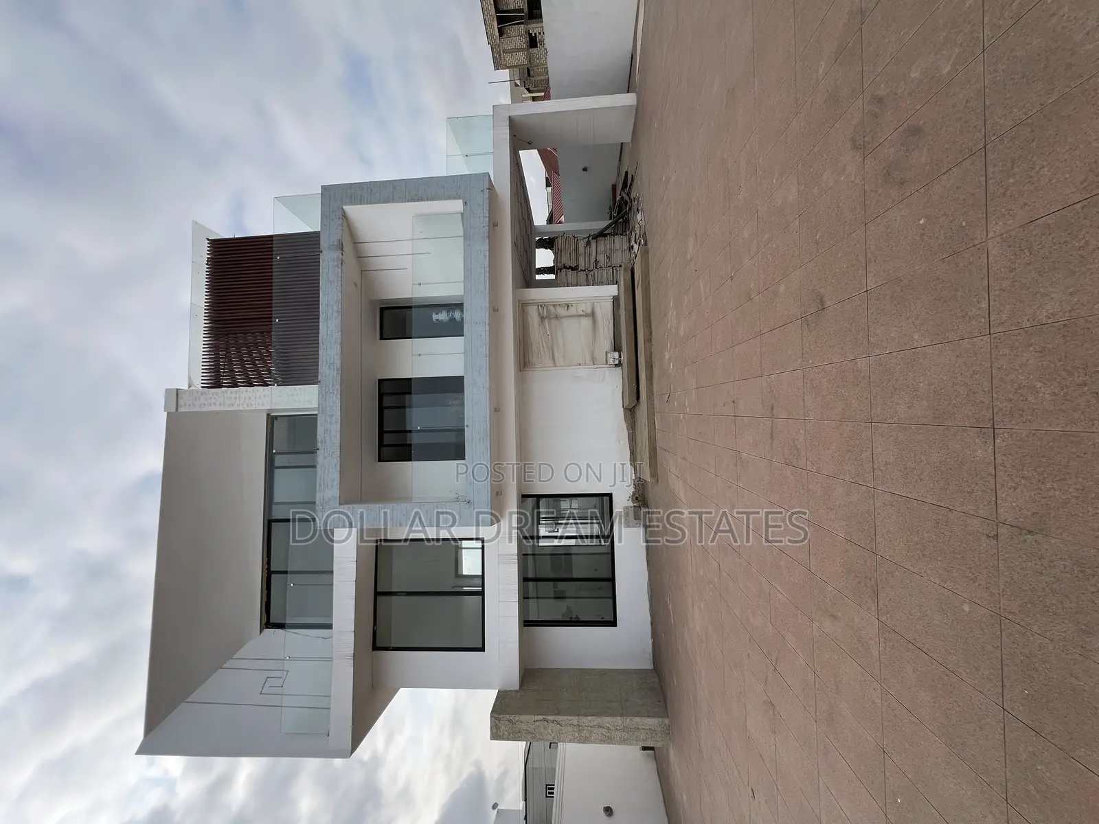 4bdrm House in Adjiriganor for sale