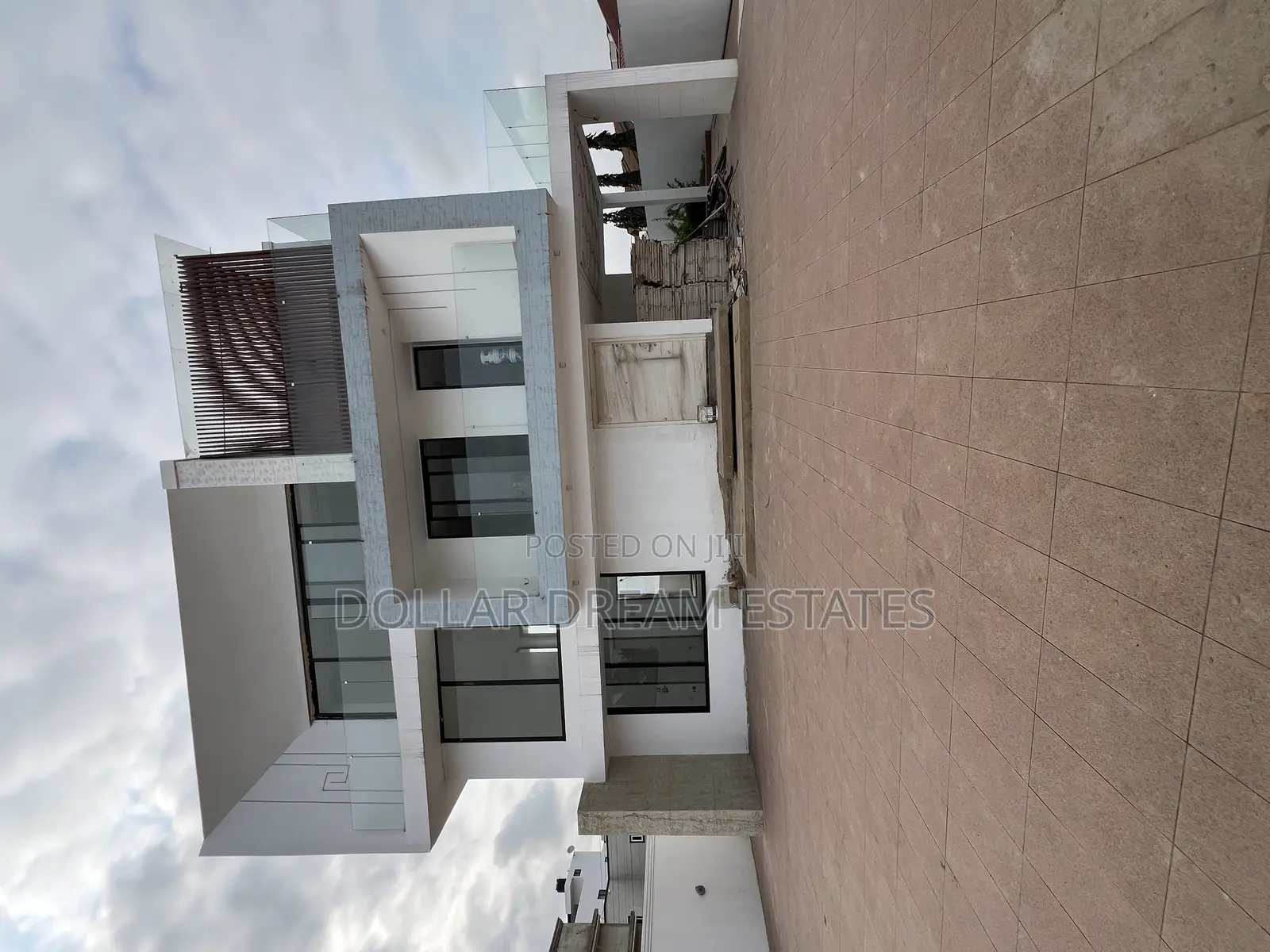 4bdrm House in Adjiriganor for sale