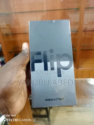 New Samsung Galaxy Z Flip4 256 GB Black