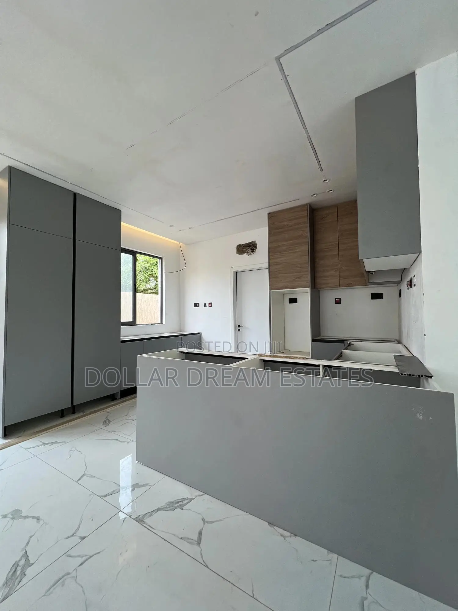 5bdrm House in Adjiriganor for sale