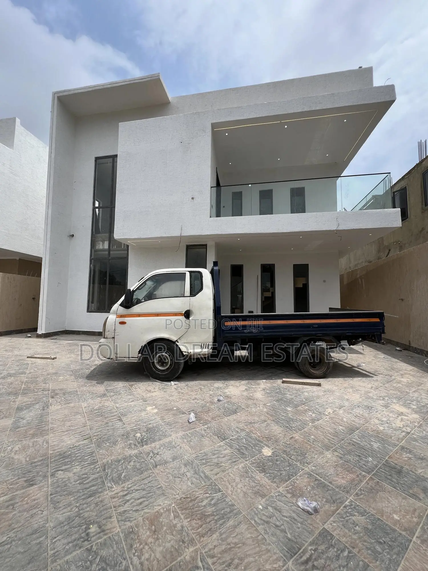 5bdrm House in Adjiriganor for sale