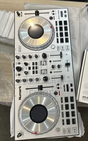 Numark Mixtrack Platinum Fx 4-Deck Serato Dj Controller* Silver*