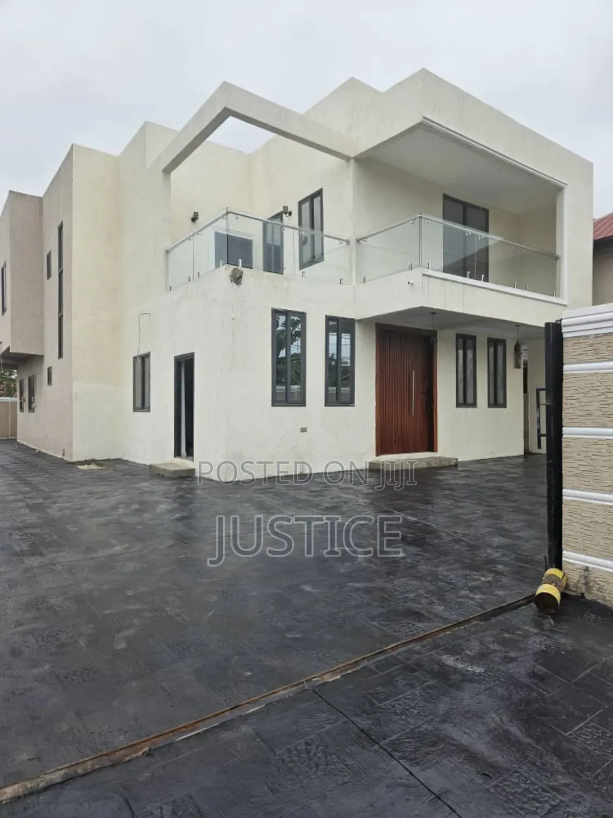 4bdrm House in Oyarifa, Ghana Flag for sale