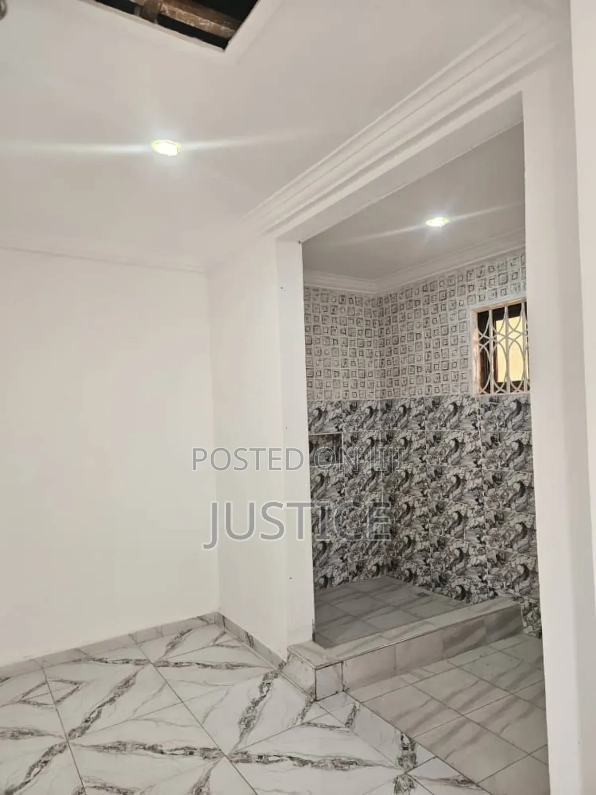 4bdrm House in Oyarifa, Ghana Flag for sale