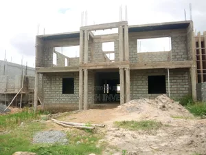 6bdrm Mansion In Adenta For Sale