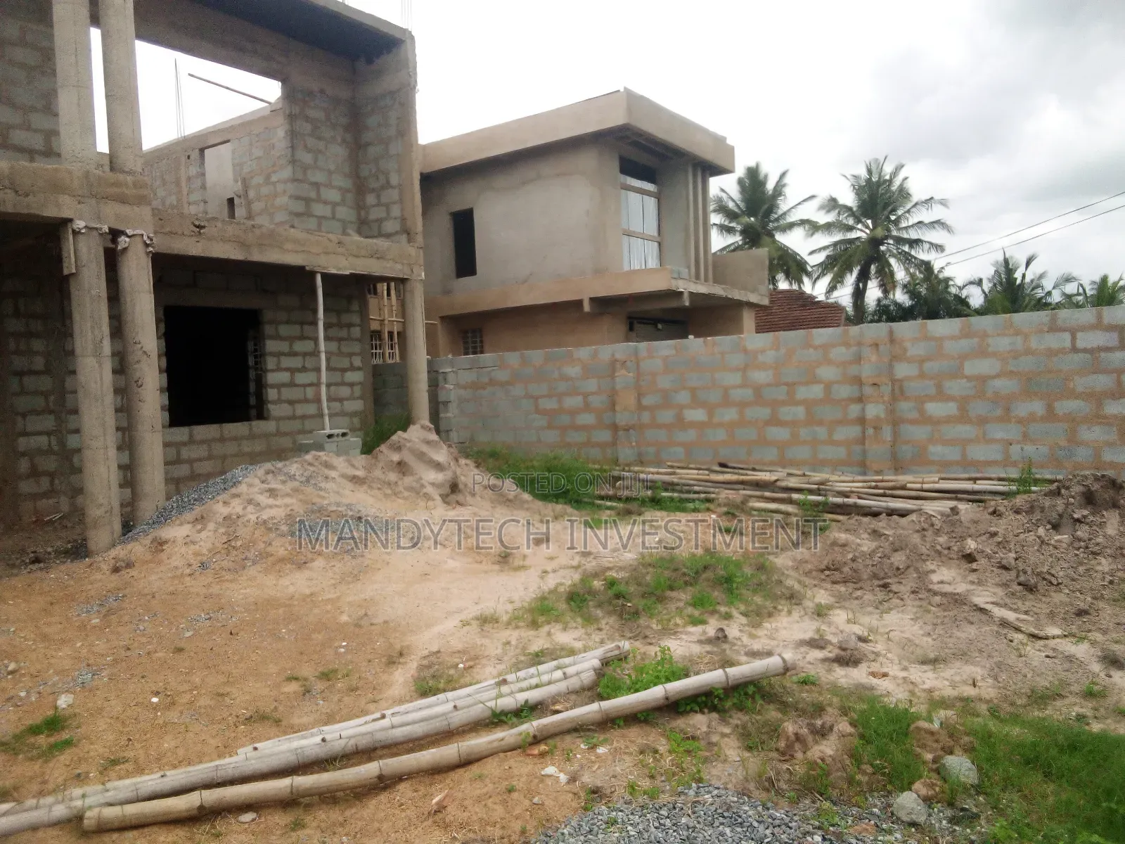 Classic 6 Bedroom Uncompleted House - Adenta