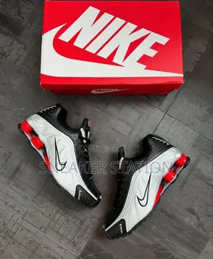 Nike Shox R4 Sneakers