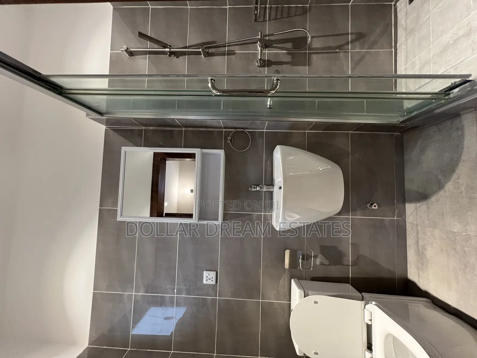 4bdrm Townhouse / Terrace in Oyarifa for rent