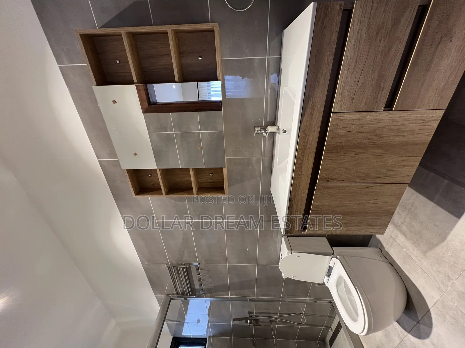 4bdrm Townhouse / Terrace in Oyarifa for rent