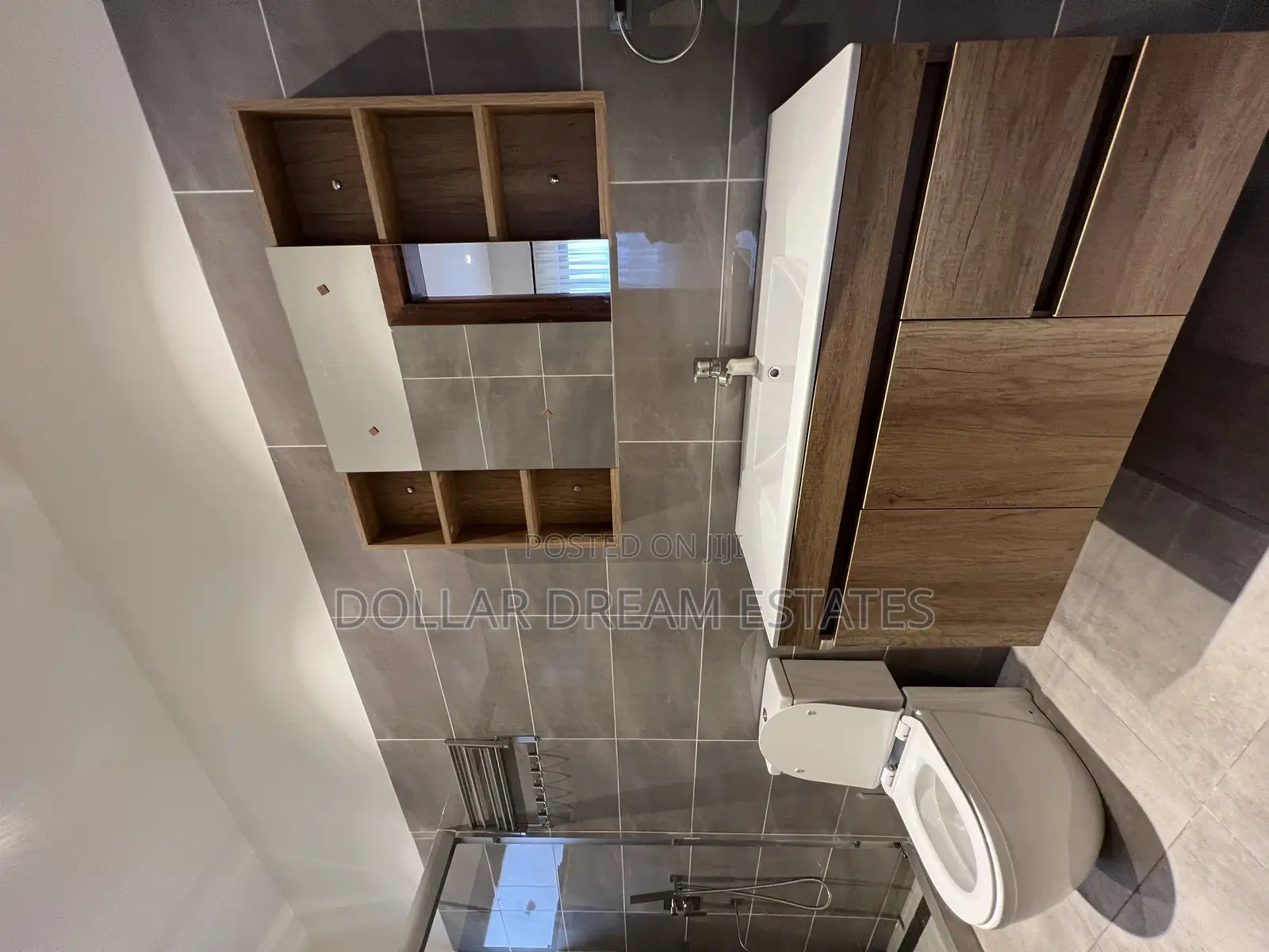 4bdrm Townhouse / Terrace in Oyarifa for rent