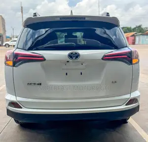 Toyota RAV4 LE AWD (2.5L 4cyl 6A) 2017 White