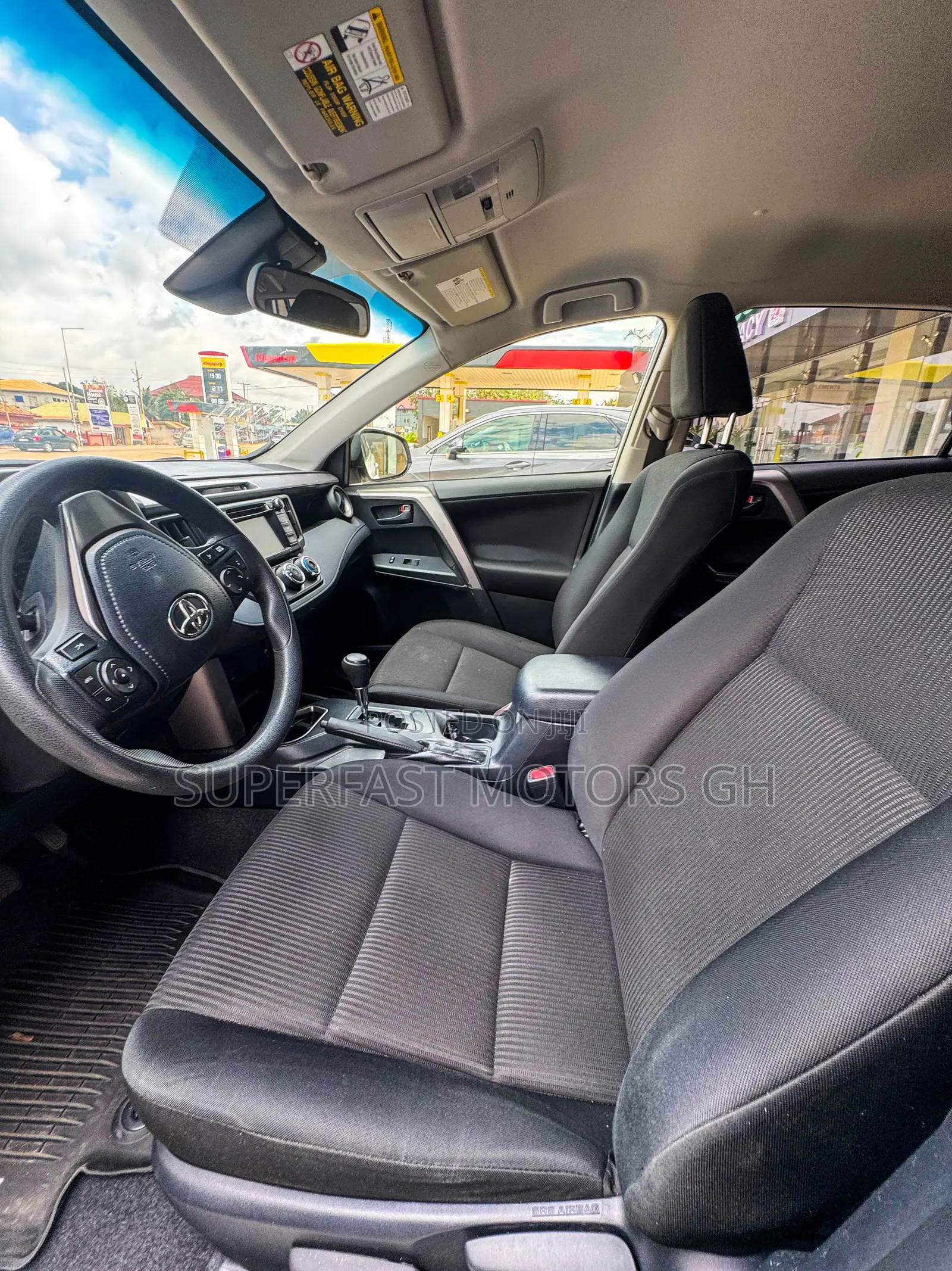 Toyota RAV4 LE AWD (2.5L 4cyl 6A) 2017 White