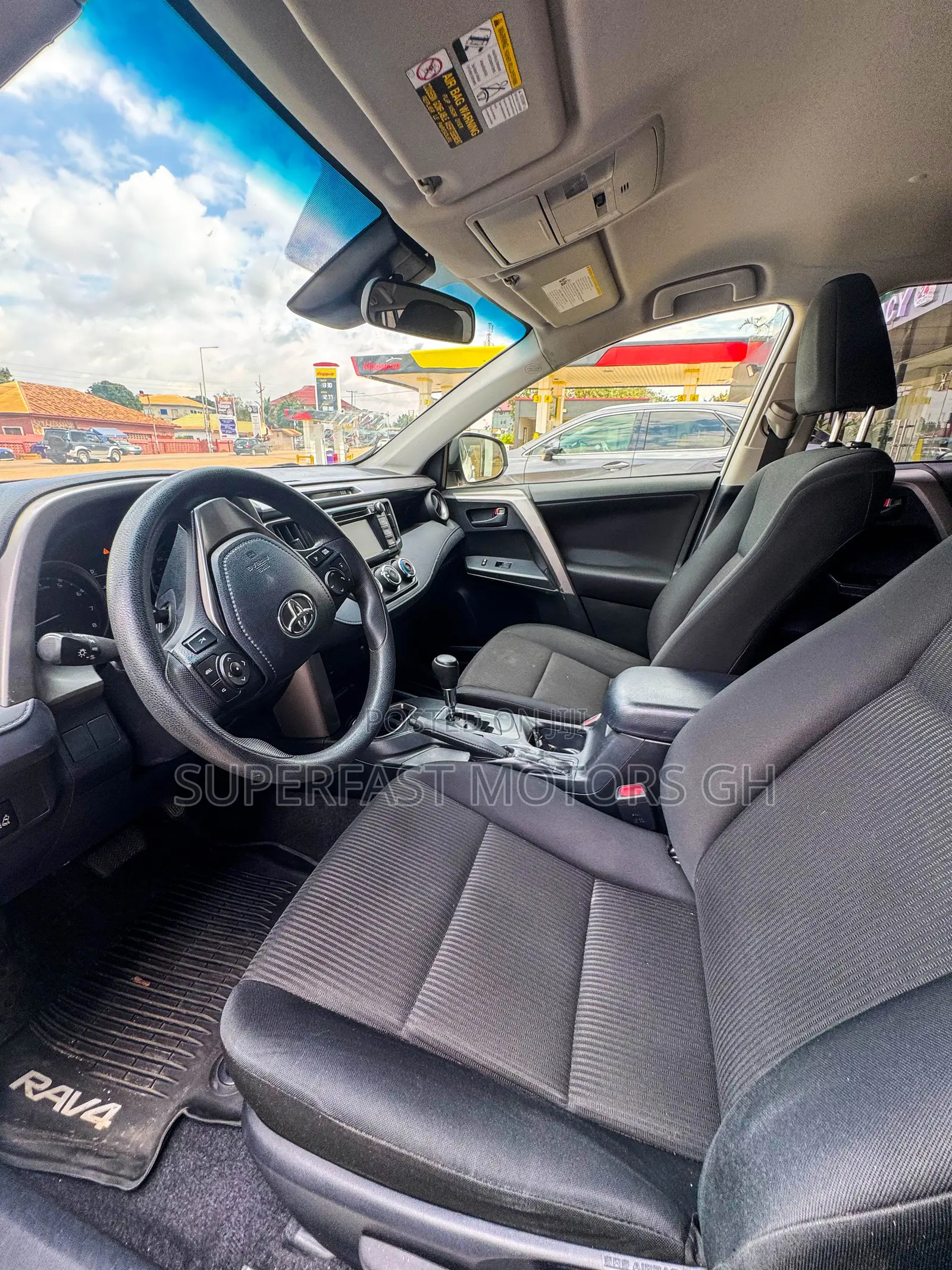 Toyota RAV4 LE AWD (2.5L 4cyl 6A) 2017 White