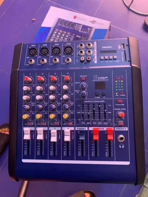 Powered Mixer 4