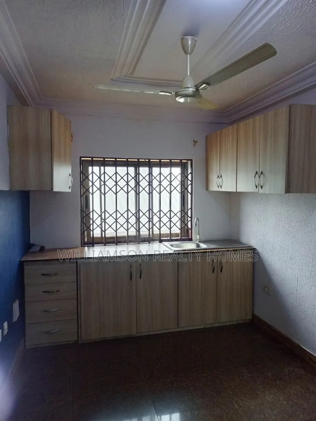 3bdrm Apartment in Coastal Estate Area, Spintex for rent