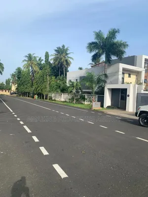 4bdrm House in Airport Residential Area for sale