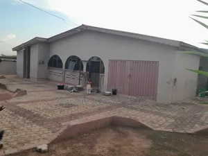 6bdrm House in Atonsu Edwinease (, Kumasi Metropolitan for sale