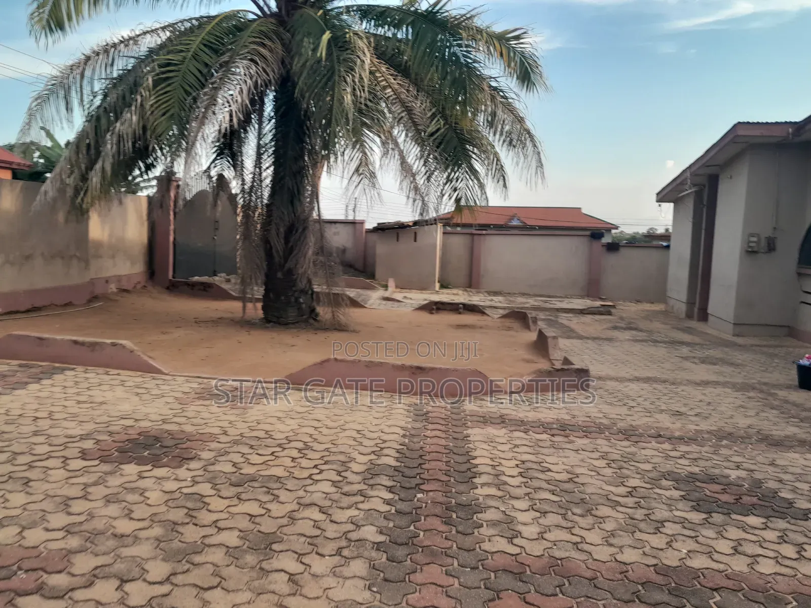 6bdrm House in Atonsu Edwinease (, Kumasi Metropolitan for sale