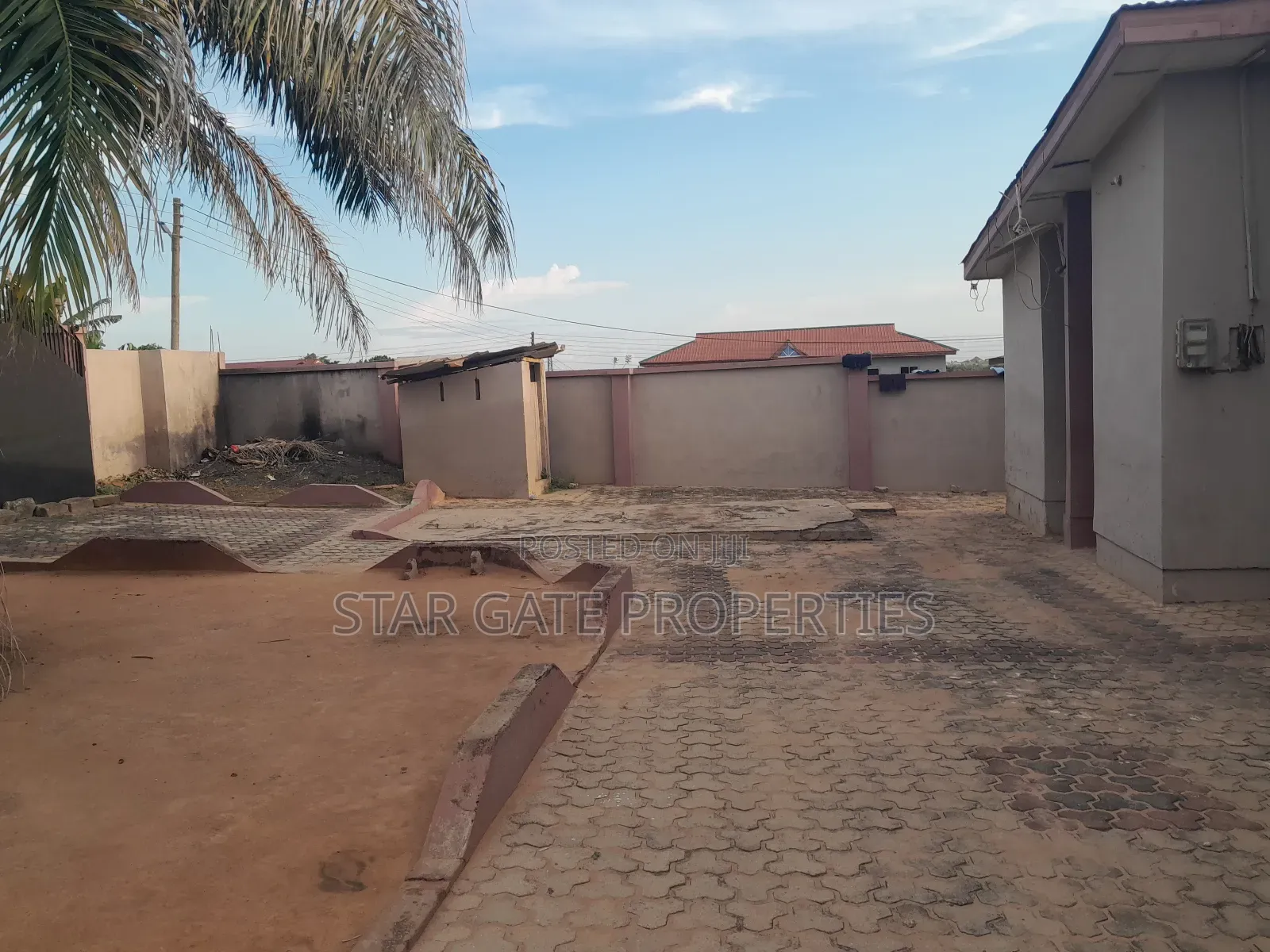 6bdrm House in Atonsu Edwinease (, Kumasi Metropolitan for sale
