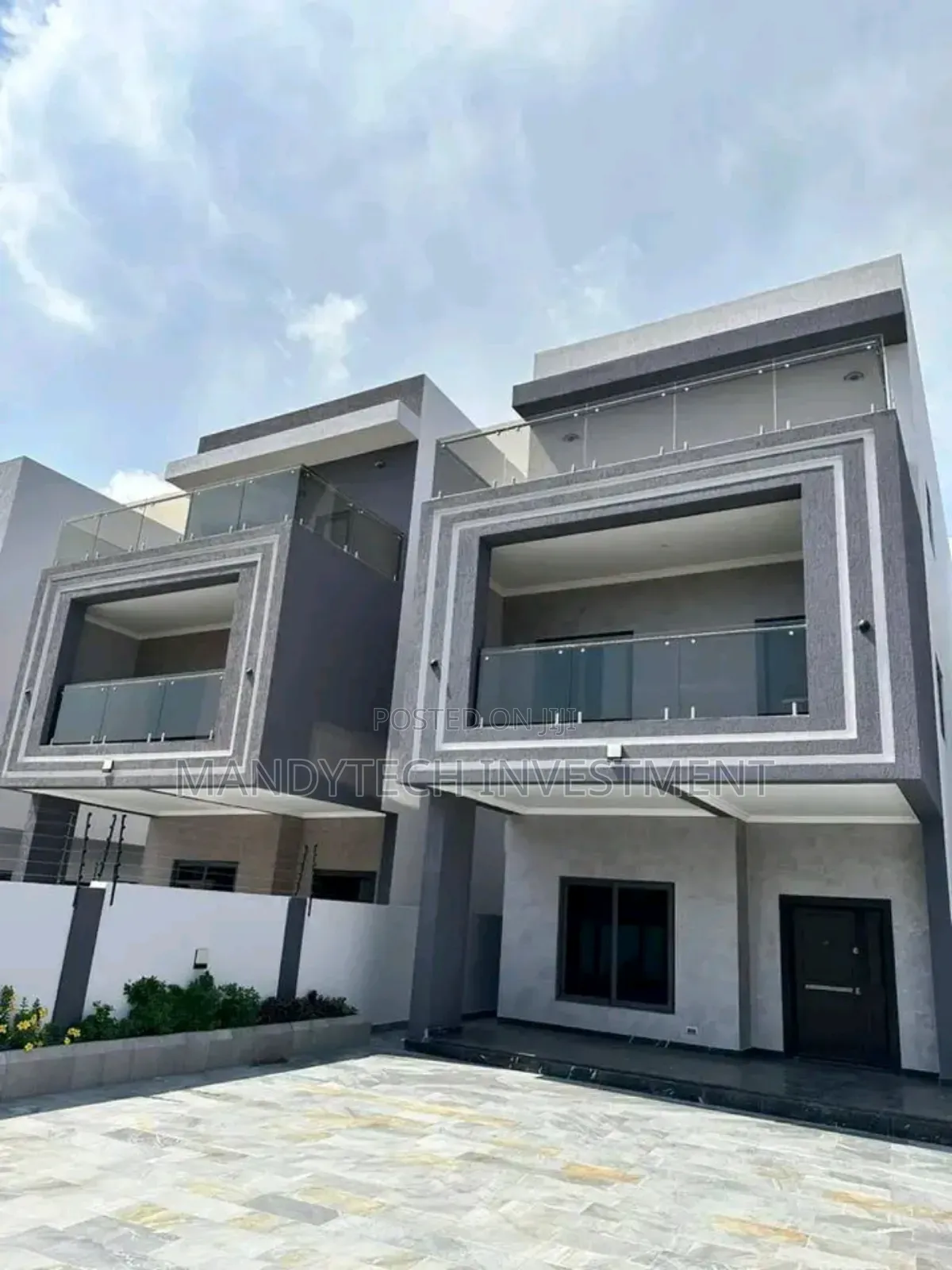 5bdrm Duplex in East Legon for sale
