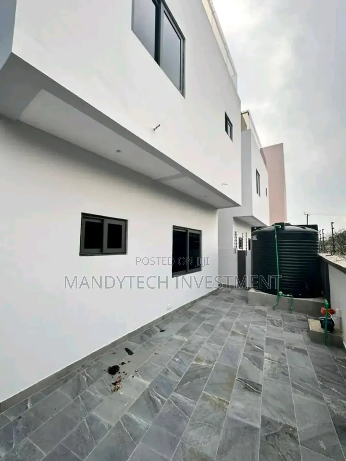 5bdrm Duplex in East Legon for sale