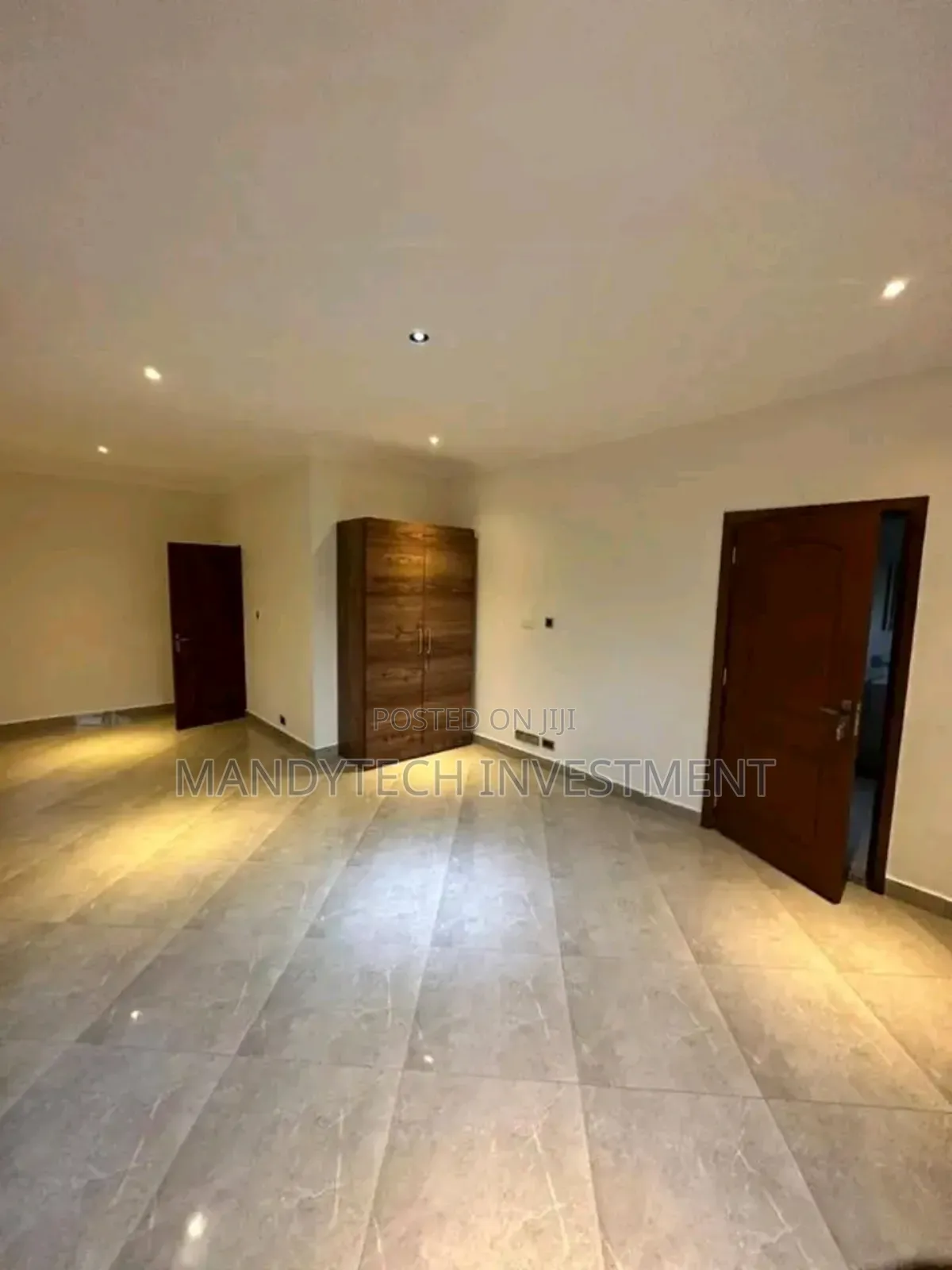 5bdrm Duplex in East Legon for sale