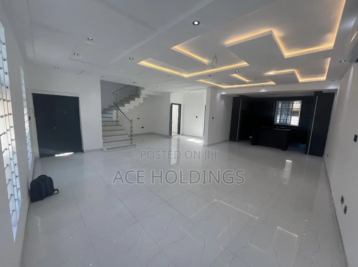 4bdrm House in Little Roses, Ashaley Botwe for sale