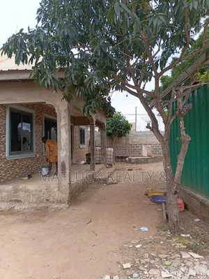 3bdrm House in Lakeside Estate for sale