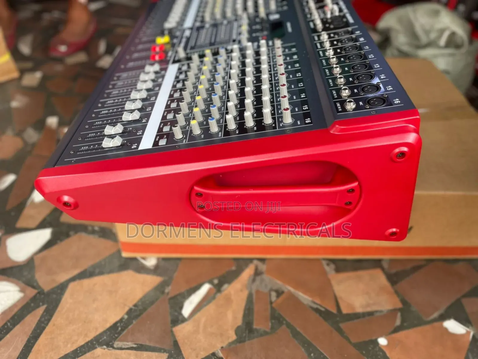Powered Mixer 16