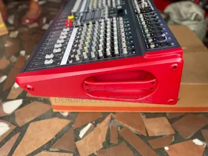 Powered Mixer 16