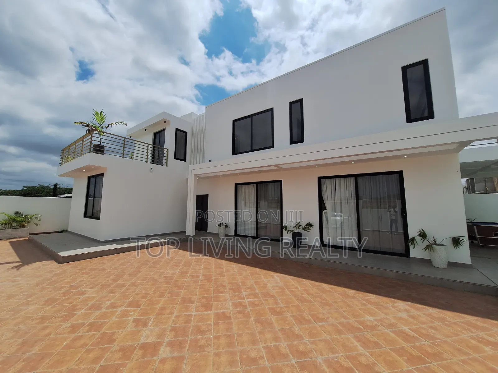 Furnished 4bdrm House in Legon Hills, Ashaley Botwe for sale