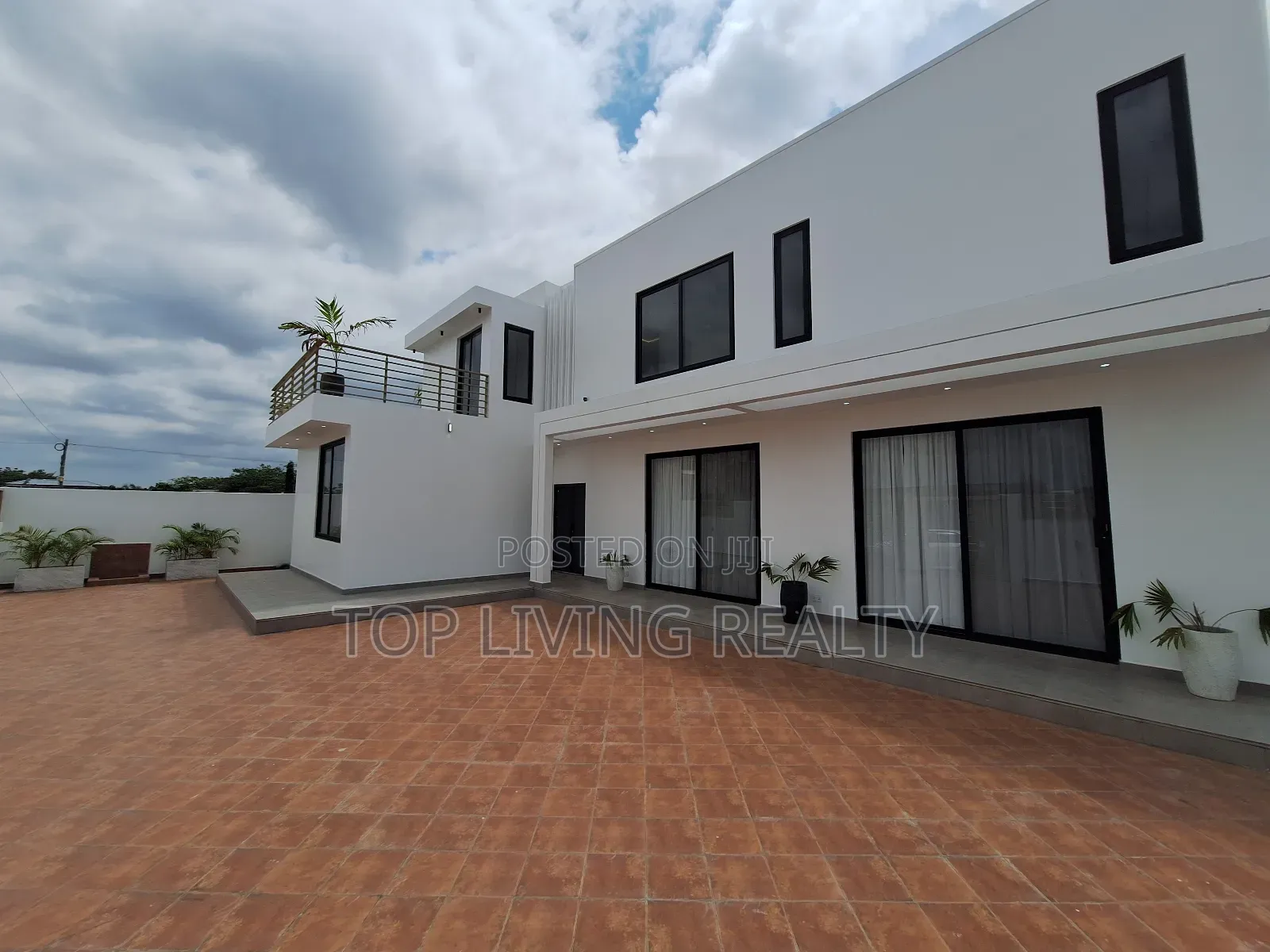 Furnished 4bdrm House in Legon Hills, Ashaley Botwe for sale