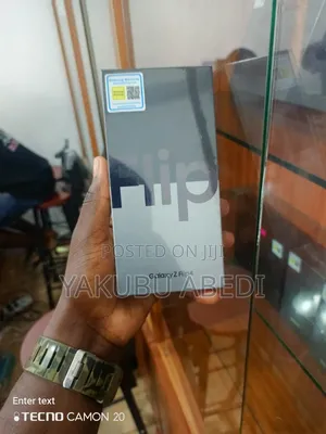 New Samsung Galaxy Z Flip4 512 GB Black