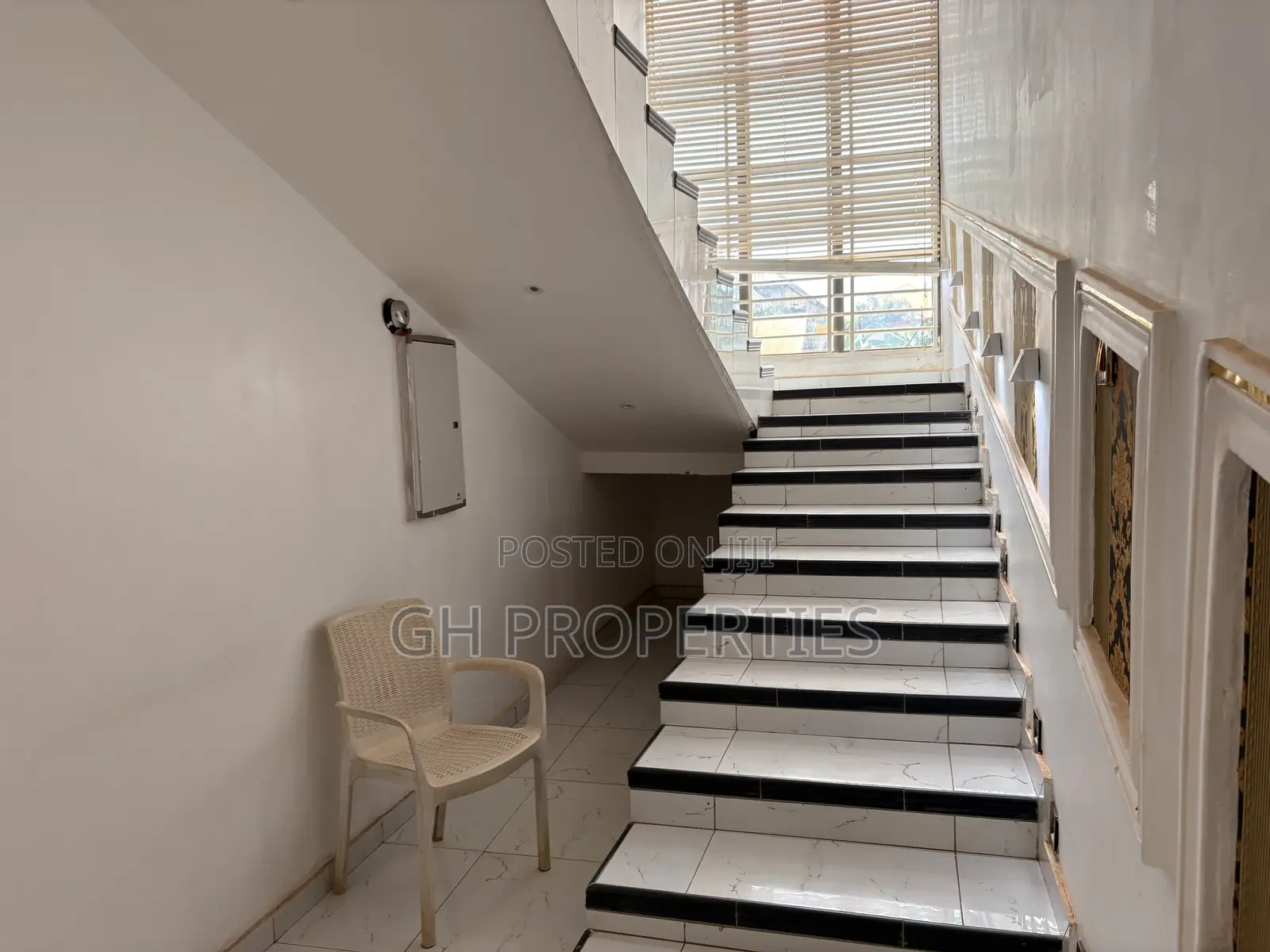 6bdrm Apartment in Yabe, Kumasi Metropolitan for sale