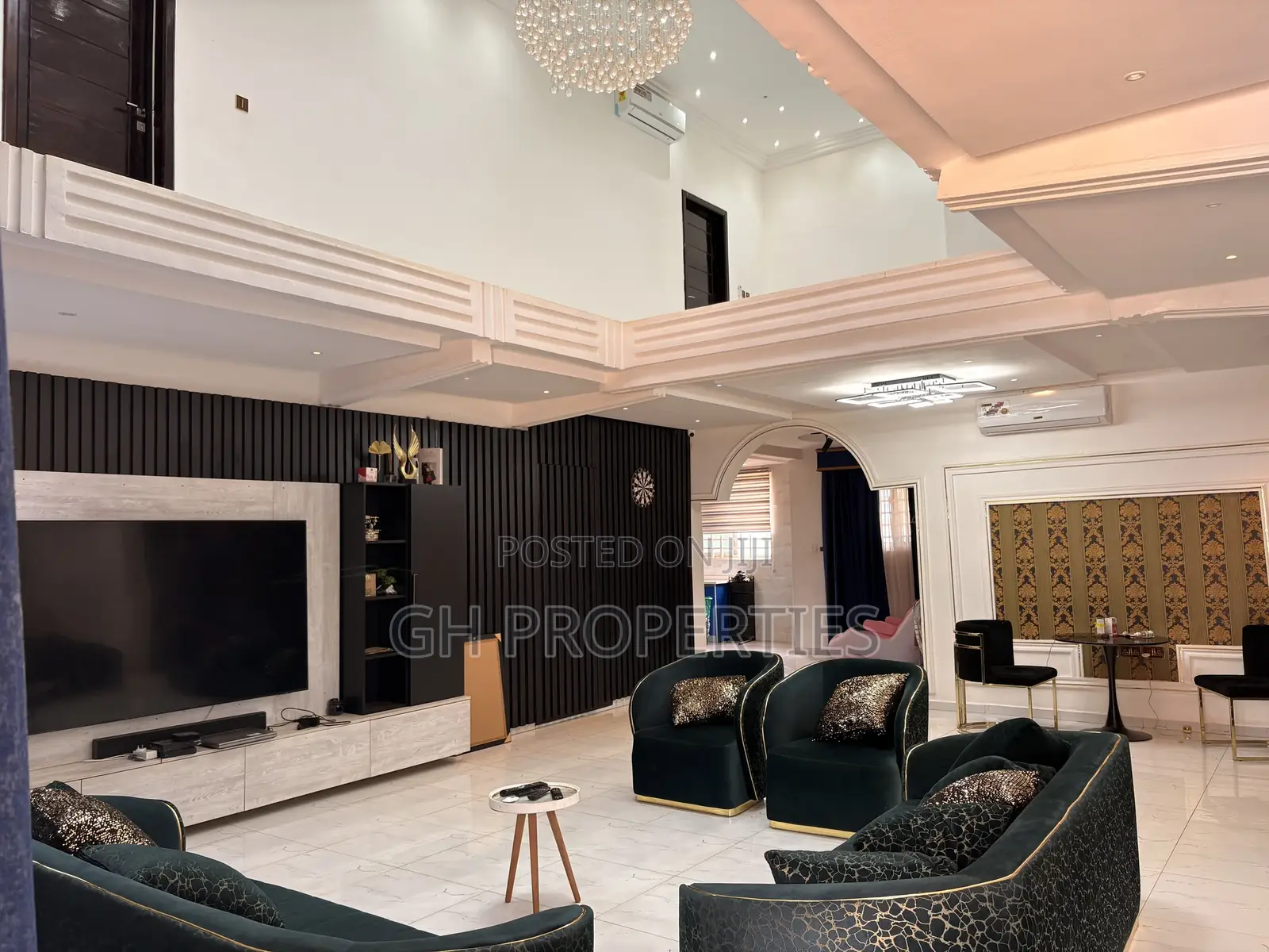 6bdrm Apartment in Yabe, Kumasi Metropolitan for sale