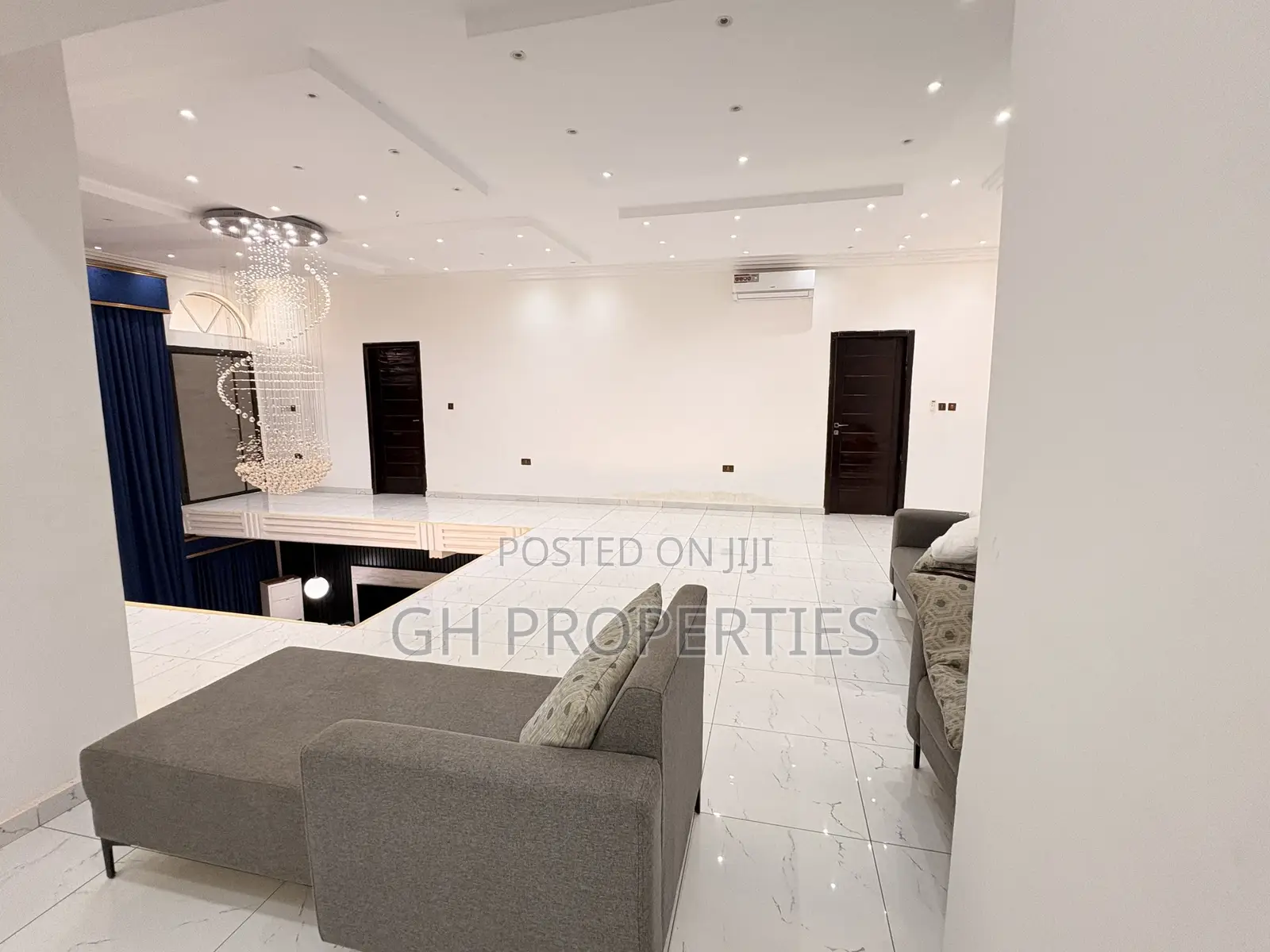 6bdrm Apartment in Yabe, Kumasi Metropolitan for sale