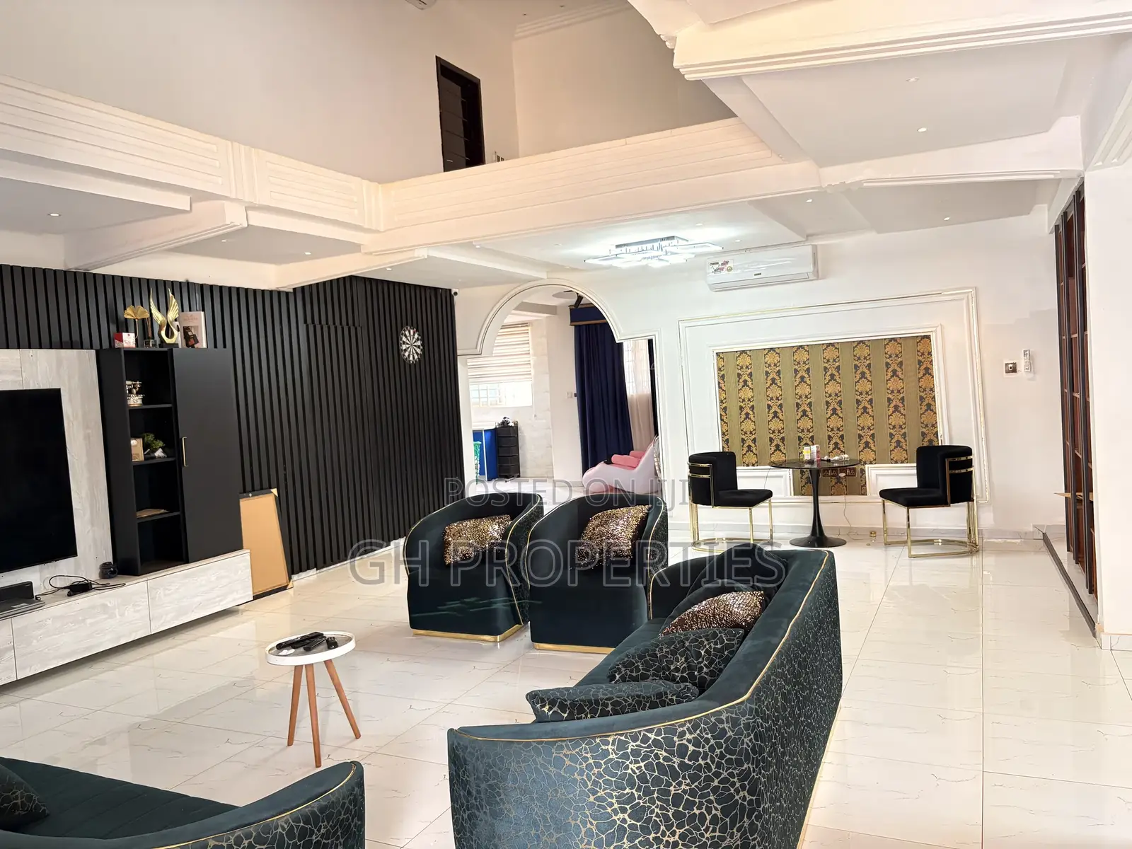 6bdrm Apartment in Yabe, Kumasi Metropolitan for sale