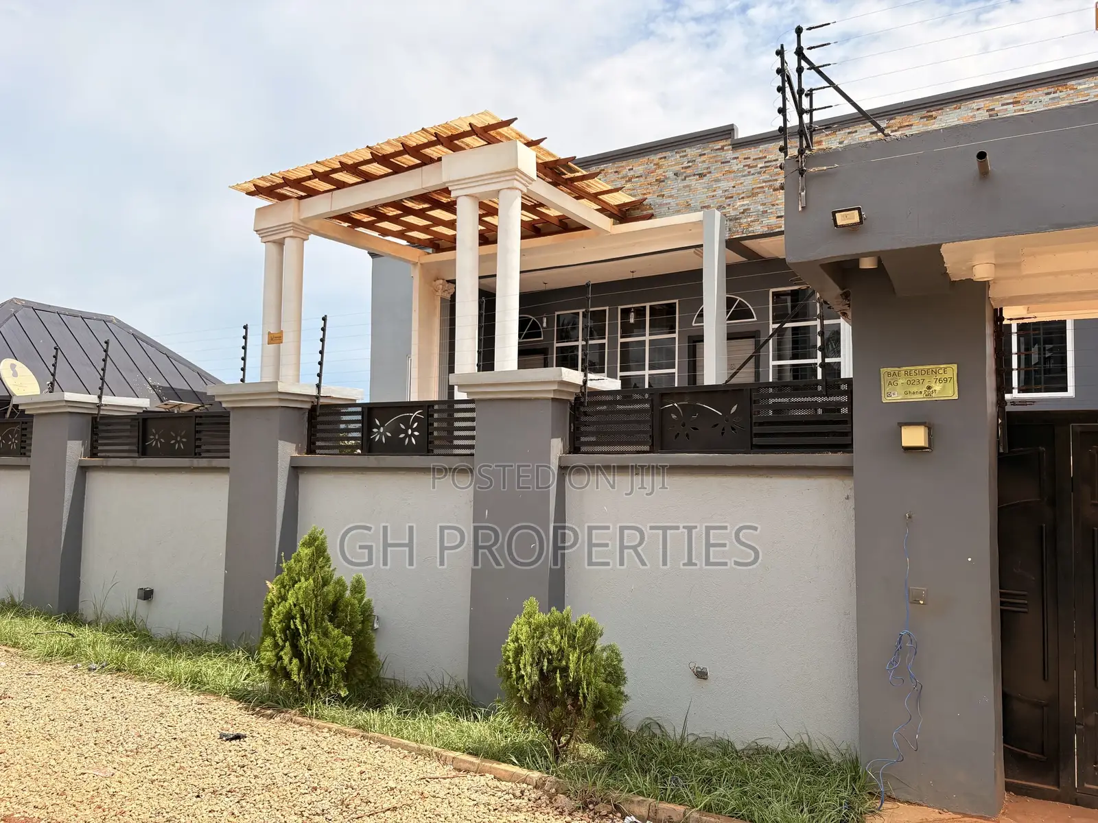 6bdrm Apartment in Yabe, Kumasi Metropolitan for sale