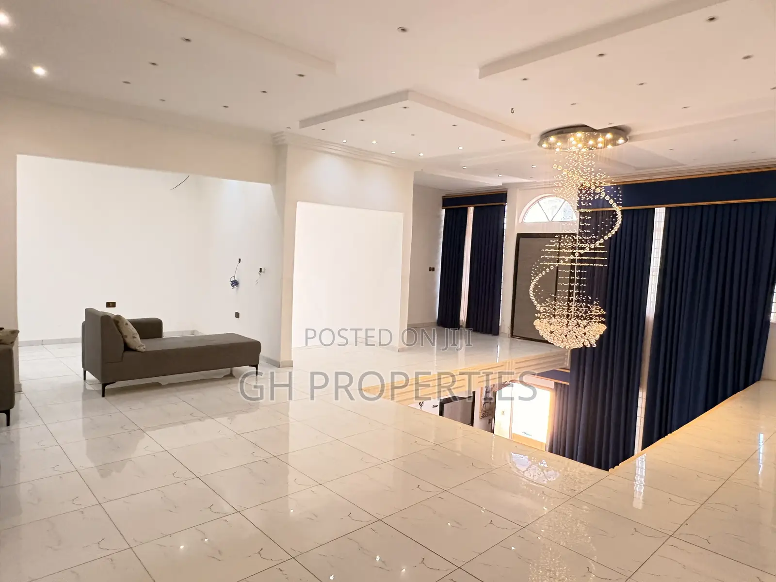6bdrm Apartment in Yabe, Kumasi Metropolitan for sale
