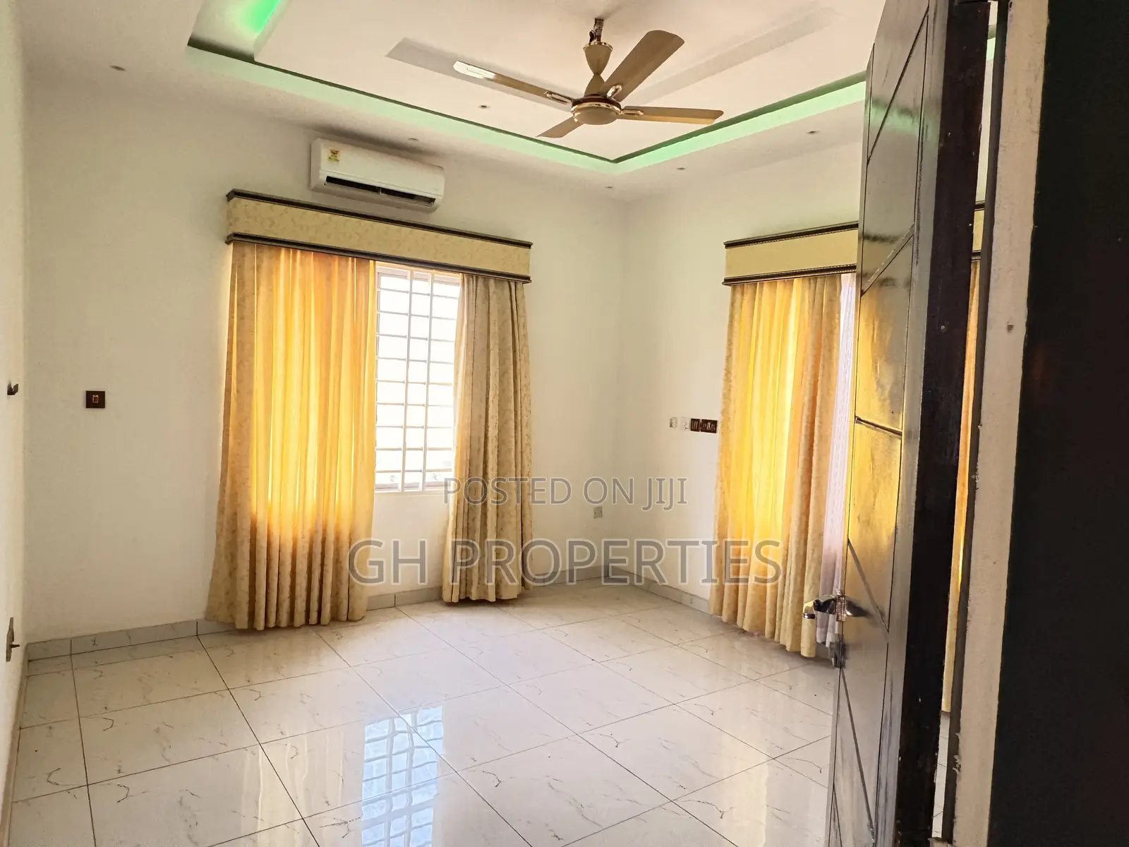 6bdrm Apartment in Yabe, Kumasi Metropolitan for sale