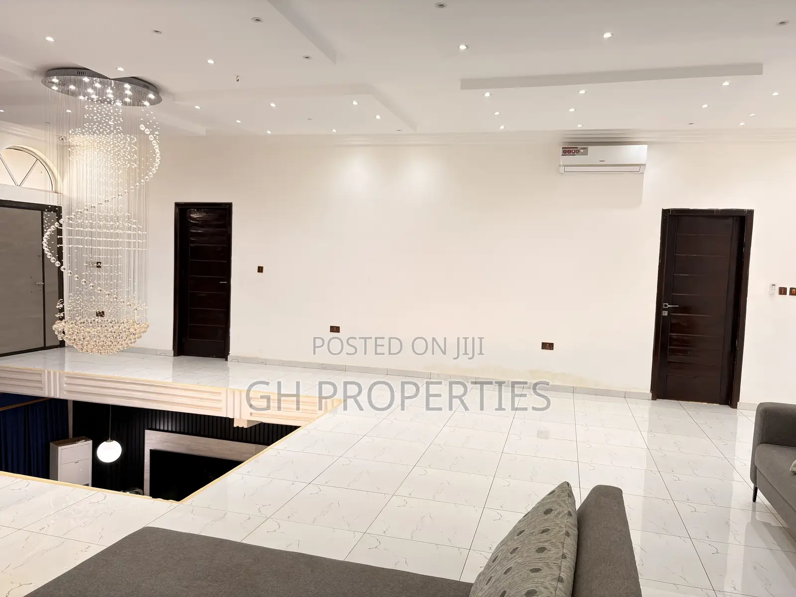 6bdrm Apartment in Yabe, Kumasi Metropolitan for sale