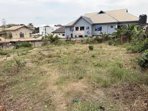 One Full Plot for Sale at Santasi Atasemanso.