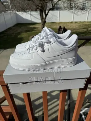 All-White Low-Top Icon