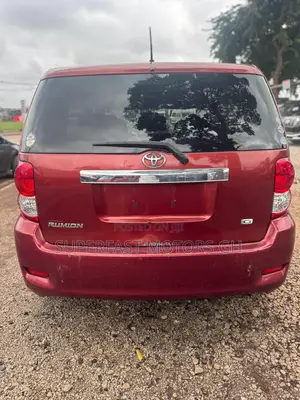 Toyota Corolla Rumion 2012 Orange