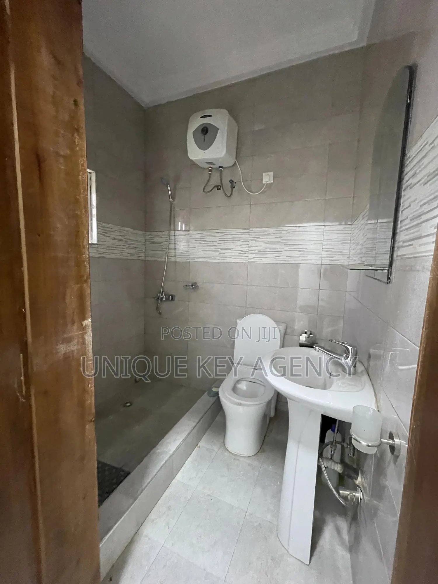 1bdrm Apartment in Unique Key Agency, East Legon for rent