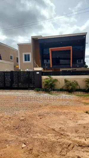 4bdrm House in Yabe, Kumasi Metropolitan for sale